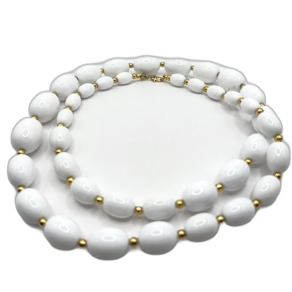 Vintage Signed Monet 80s White Chunky Bead Necklace Clip On Earrings - Picture 1 of 6